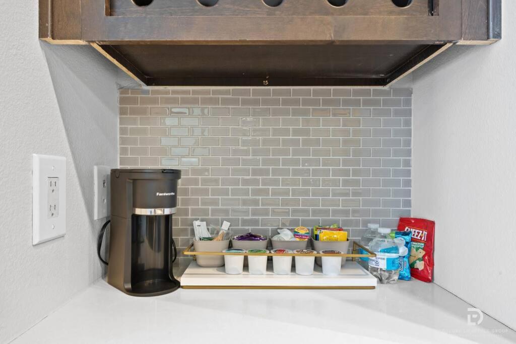 Downtown Houston Deluxe King Suite With Spa Amenities, Pool And Free Parking Exteriör bild