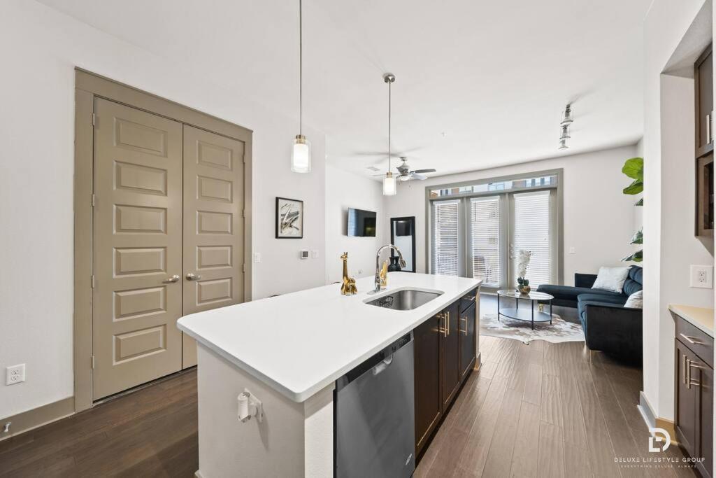 Downtown Houston Deluxe King Suite With Spa Amenities, Pool And Free Parking Exteriör bild