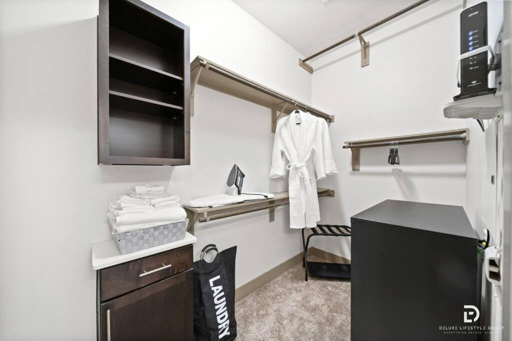 Downtown Houston Deluxe King Suite With Spa Amenities, Pool And Free Parking Exteriör bild