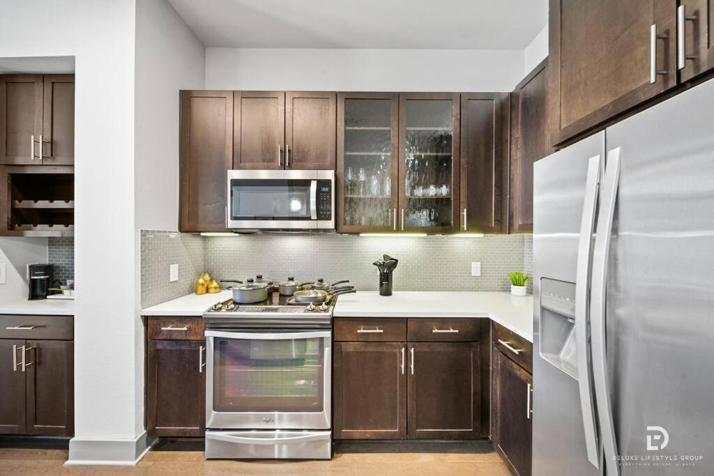 Downtown Houston Deluxe King Suite With Spa Amenities, Pool And Free Parking Exteriör bild