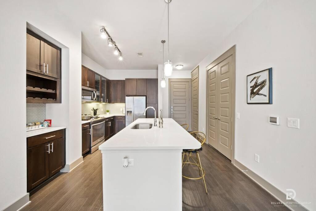 Downtown Houston Deluxe King Suite With Spa Amenities, Pool And Free Parking Exteriör bild
