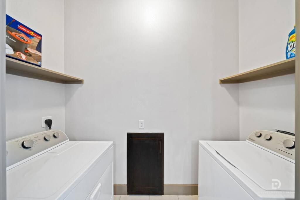 Downtown Houston Deluxe King Suite With Spa Amenities, Pool And Free Parking Exteriör bild