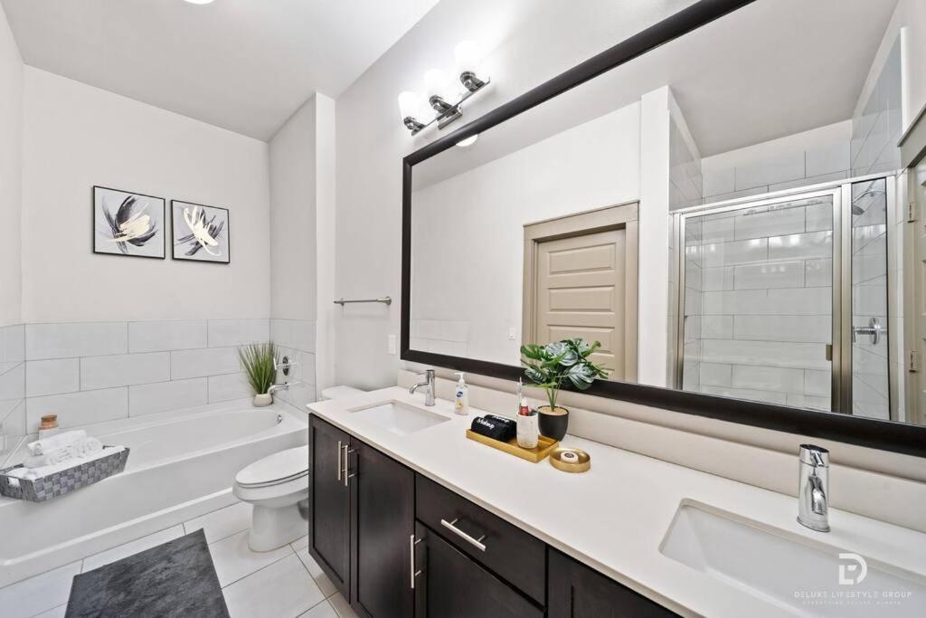 Downtown Houston Deluxe King Suite With Spa Amenities, Pool And Free Parking Exteriör bild